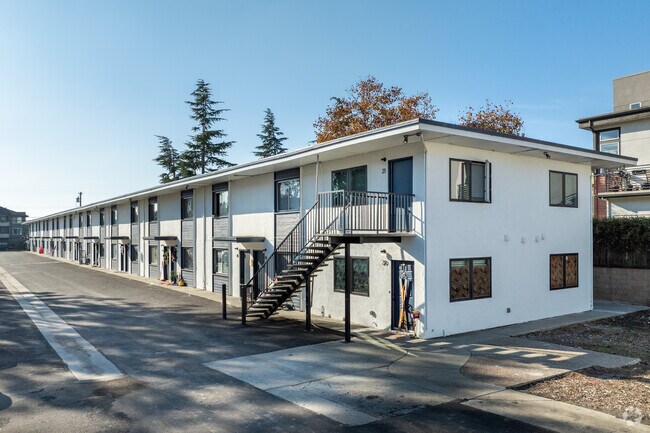 Building Photo - The Grand Townhomes at SoHay'