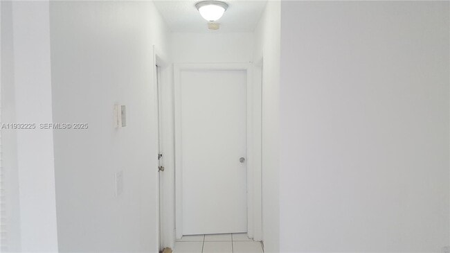 Building Photo - 11860 SW 92nd Ln