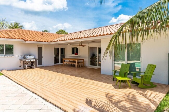 Building Photo - 14610 Tarpon Dr