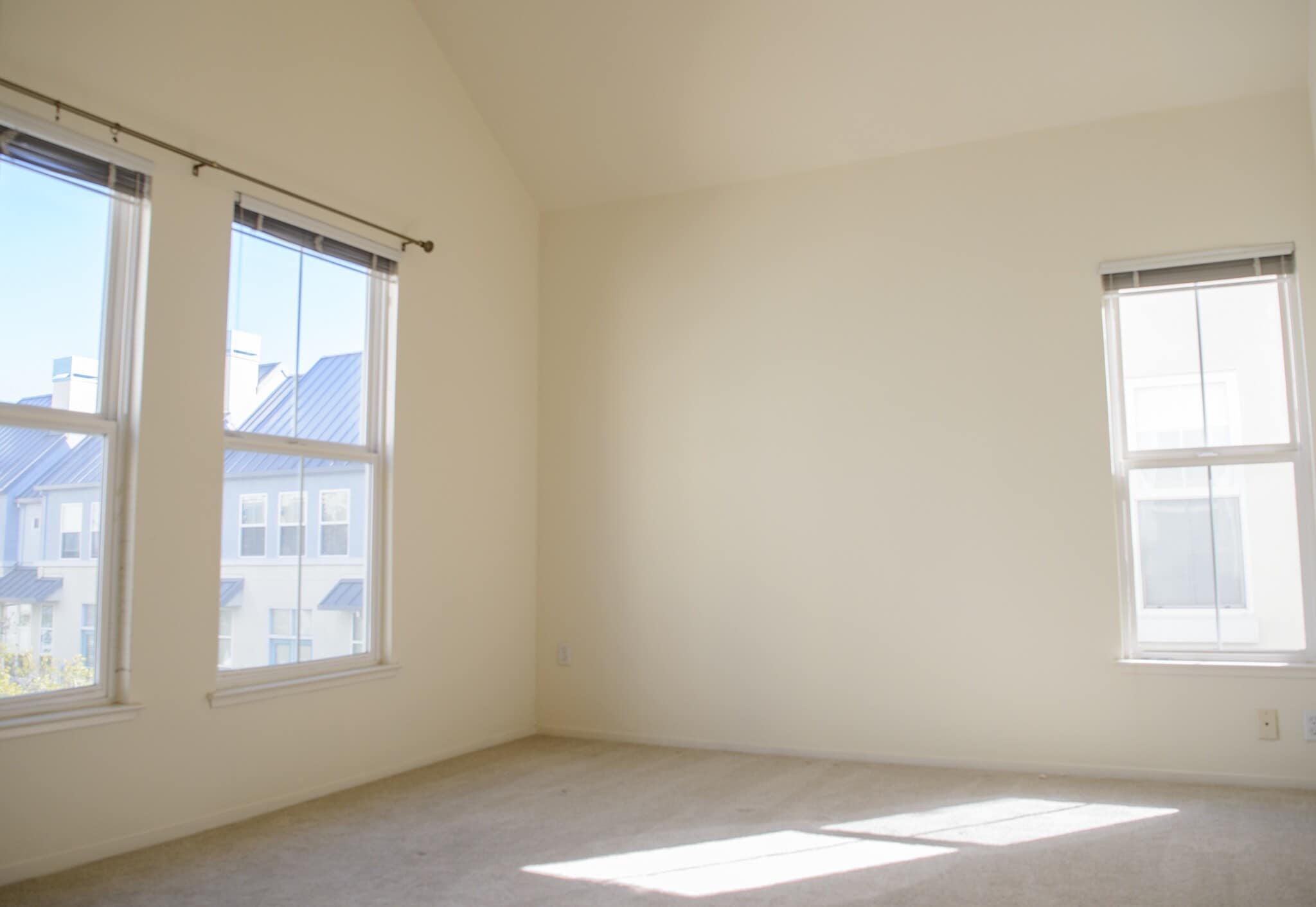 Building Photo - 205 Town Green Ln