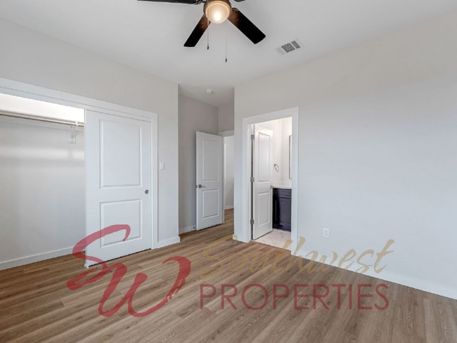 Building Photo - Gorgeous 3 bedroom townhome with a quick, easy walk to TSU campus!