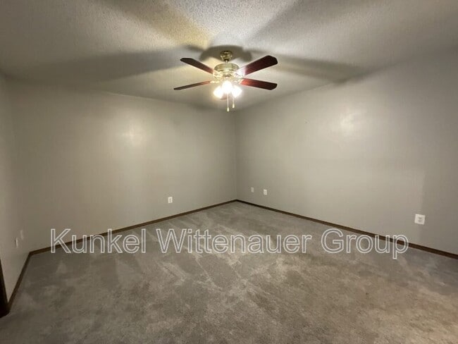 Building Photo - 9 Old Orchard Ln