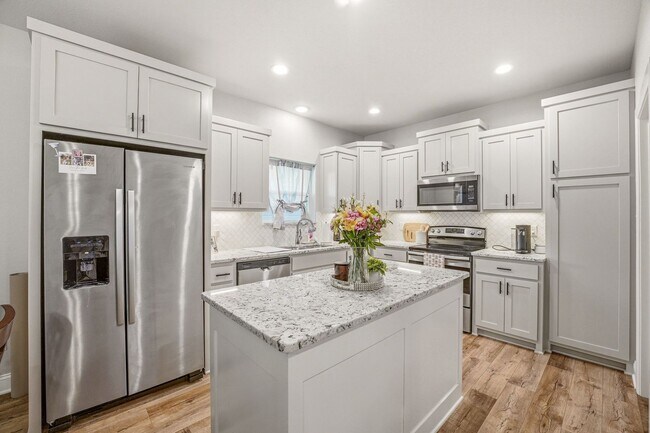 Building Photo - 191 Davis Ave