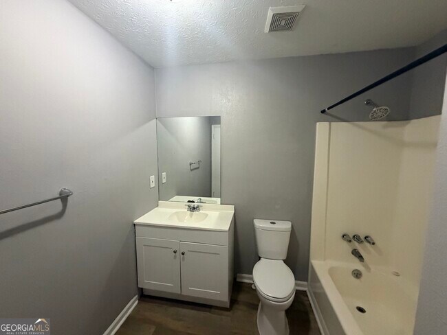 Building Photo - 125 S Meadowcliff Cir
