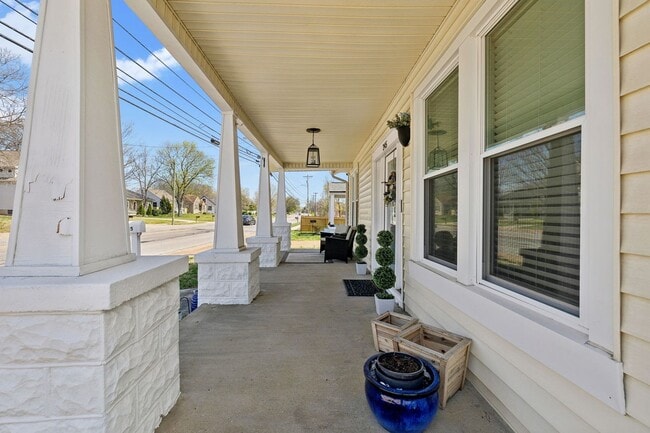 Building Photo - Charming Home For Rent - Less than $2000 p...