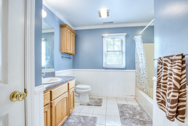 Building Photo - 9 Mayflower Ln