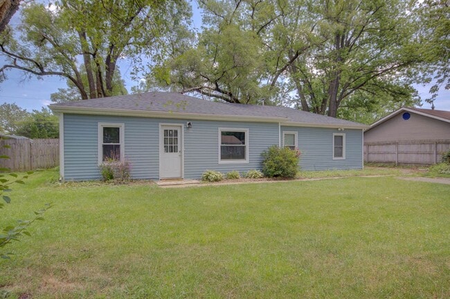 Building Photo - 3 bed home