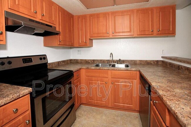 Building Photo - 3810 N Maryvale Pkwy