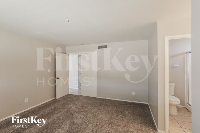 Building Photo - 14016 N 33rd Dr