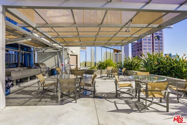 Building Photo - 1100 Wilshire Blvd