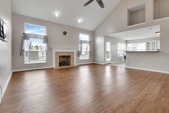 Building Photo - 3796 Village Club Dr