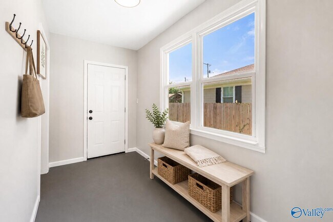 Building Photo - 2209 Gallatin St SW