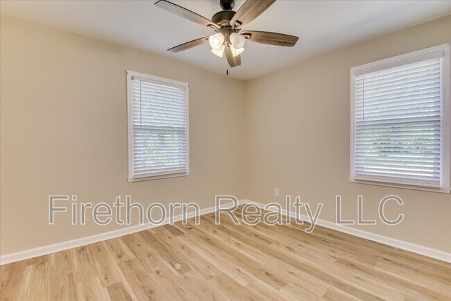 Building Photo - 1006 Skyview Dr