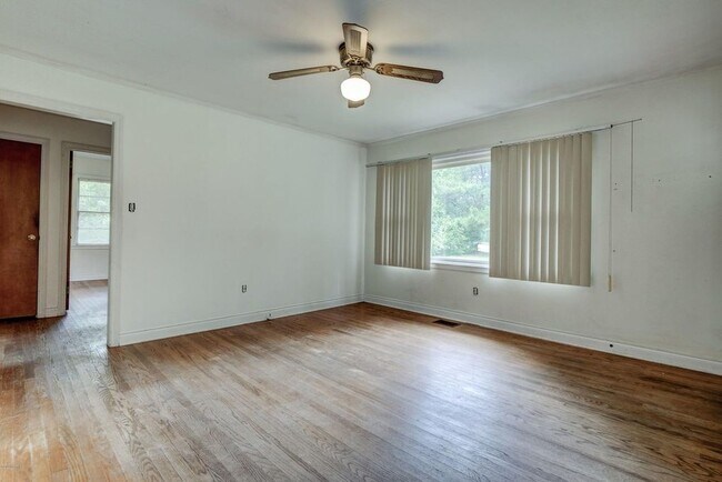 Building Photo - 219 Spruce Cir