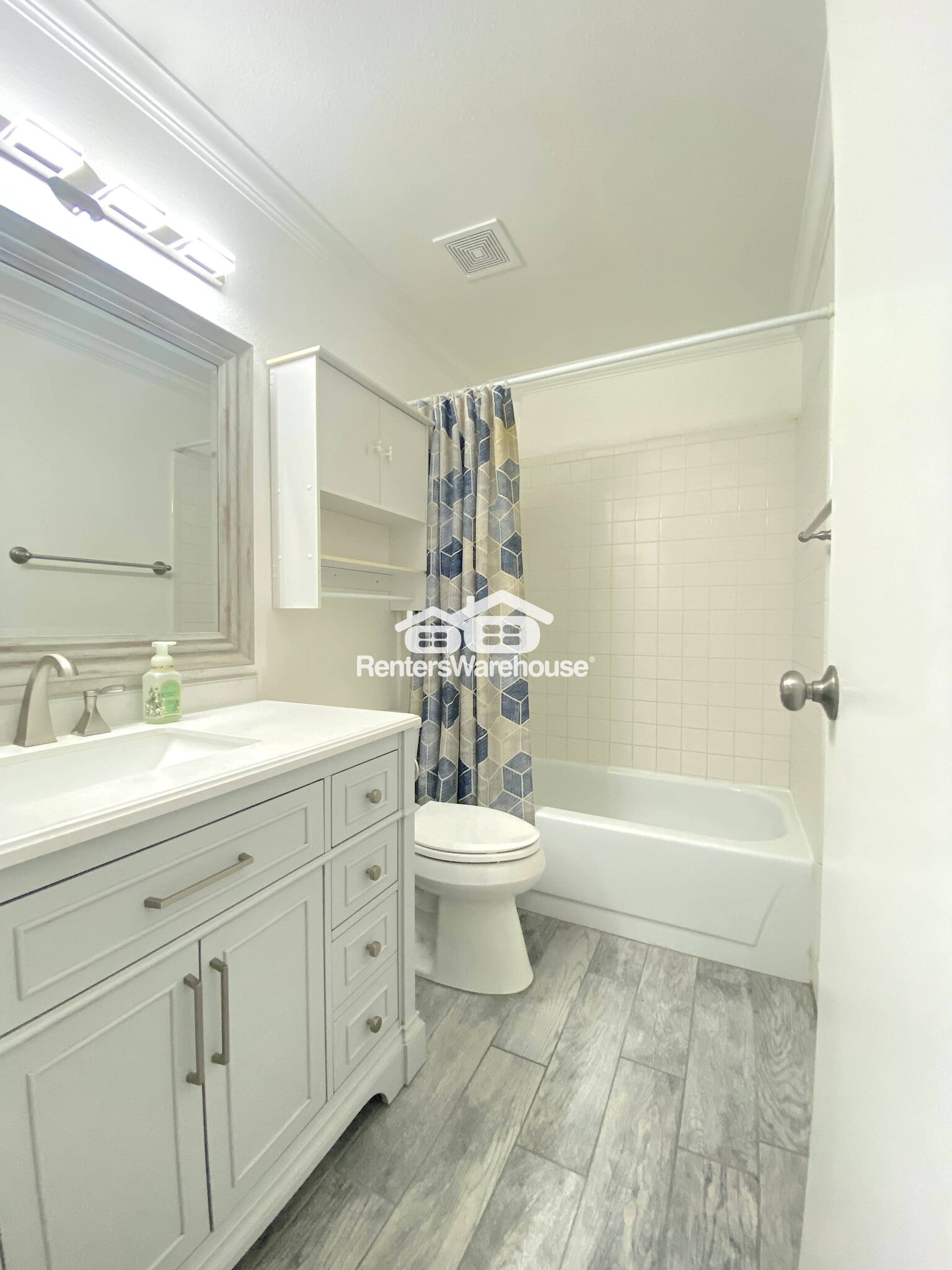 Building Photo - 1505 N Center St