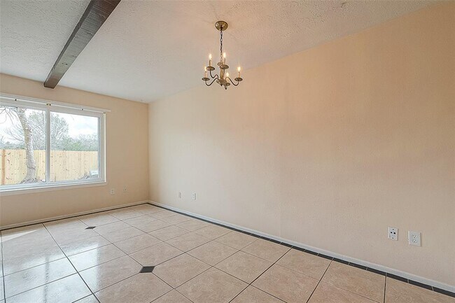 Building Photo - 1615 Millbury Dr