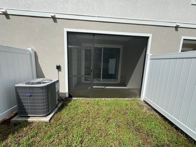 Building Photo - 2/2.5 New Townhome Available