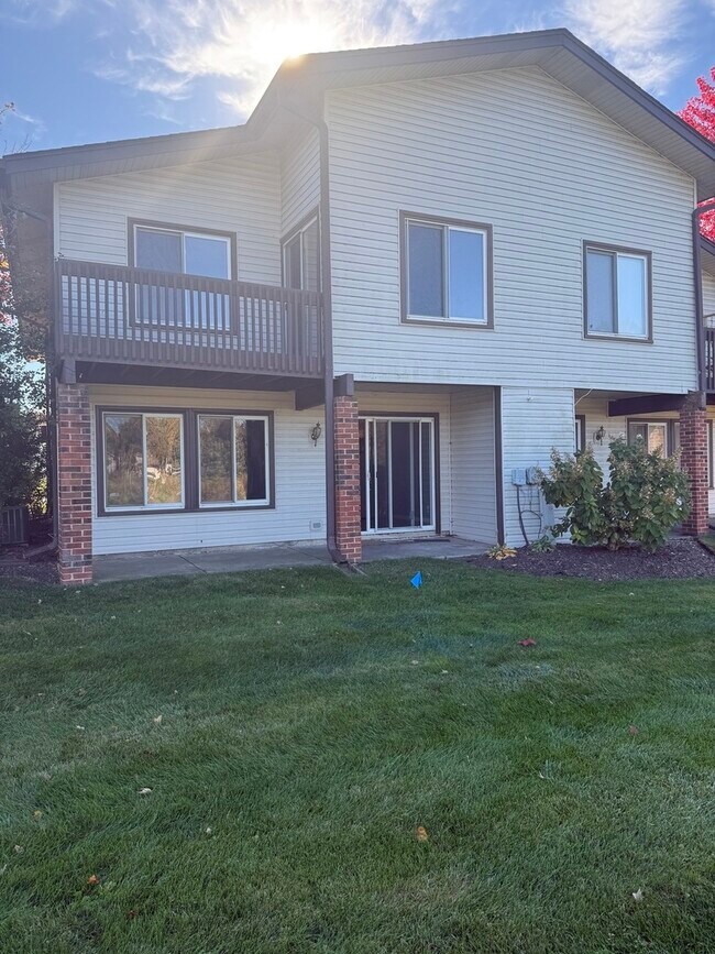 Building Photo - 1319 Kingsbury Dr