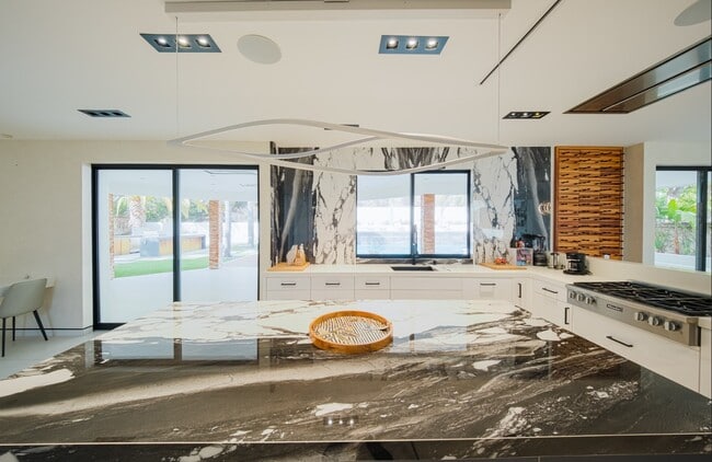 Building Photo - 25879 Chalmers Pl