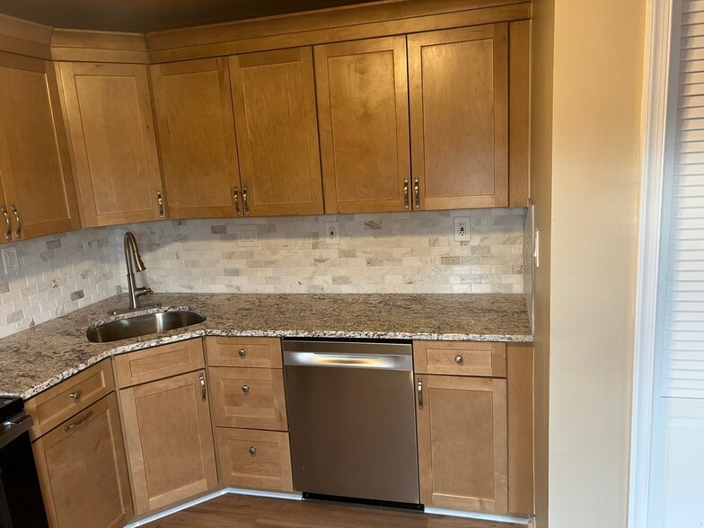 Kitchen - 420 N Everhart Ave