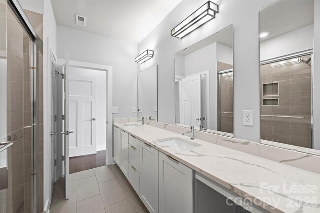 Building Photo - 1555 Duckworth Ave
