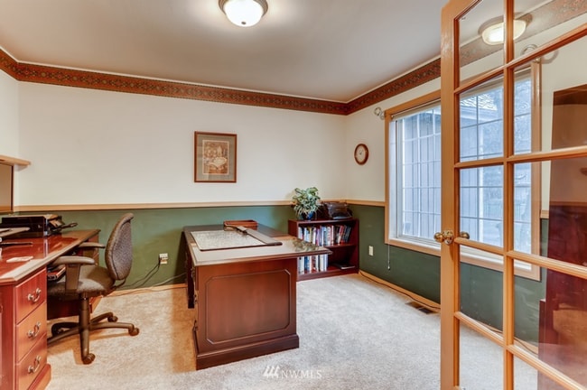 Building Photo - 5 bedroom + bonus room in Spring Hill neighborhood