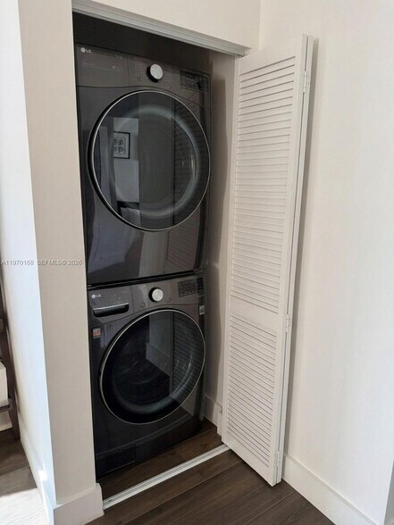 Building Photo - 4384 NW 8th Ct