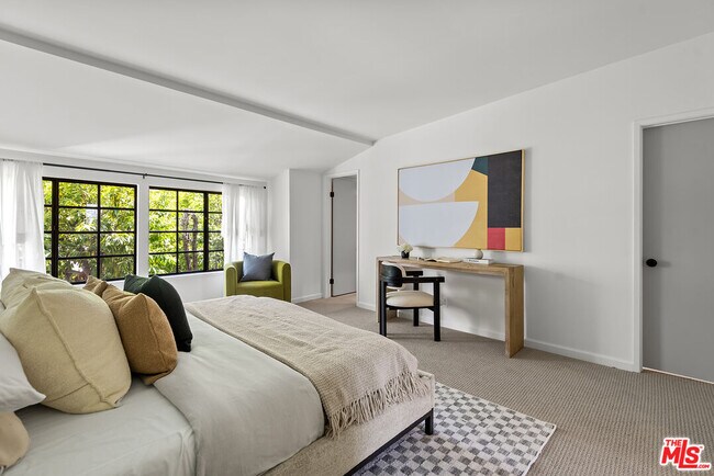 Building Photo - 3516 Vía Dolce