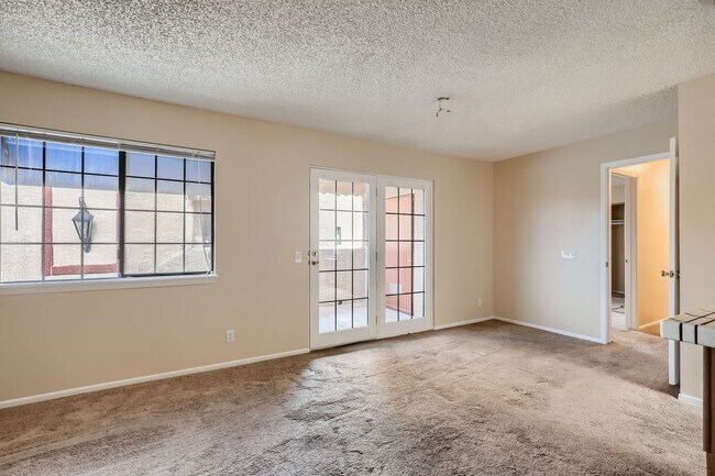 Building Photo - Sparkling Clean 2 bedroom, 2 bathroom upstairs condo in Springs Oaks