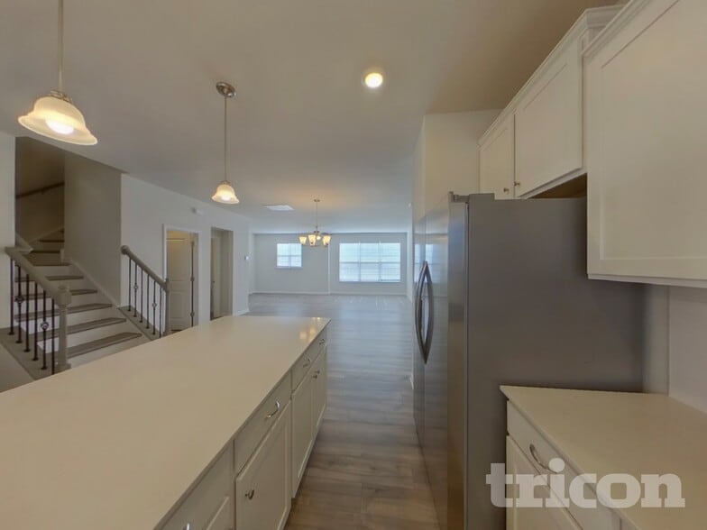 Building Photo - 1207 Mary Jane Ave