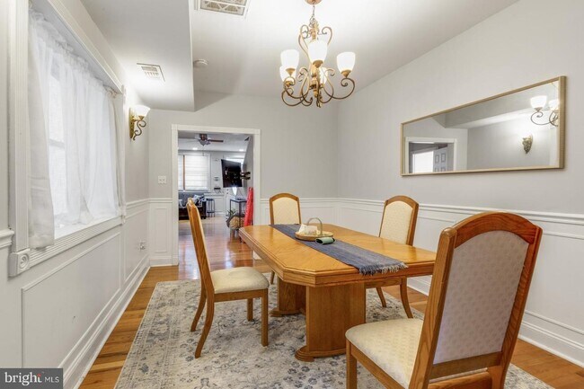 Building Photo - 920 S 16th St