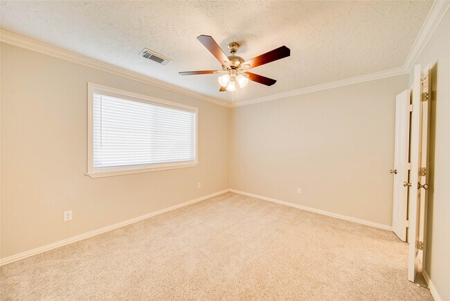 Building Photo - 702 Dixie Dr