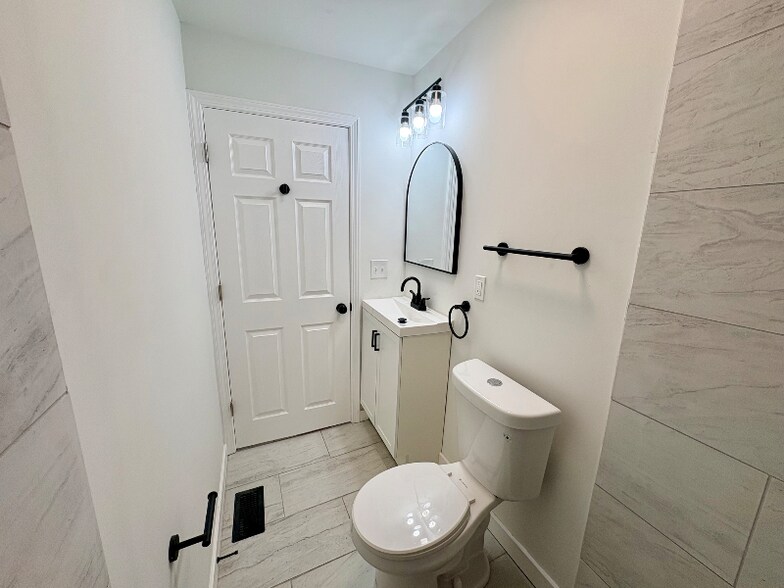 Building Photo - 115 Crawford Ave