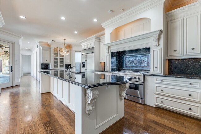 Building Photo - 6416 Dykes Way