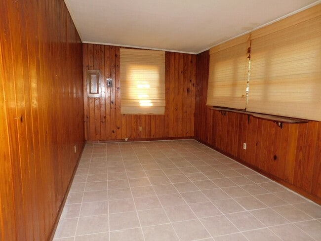 Building Photo - 2 Bedroom on Toombs