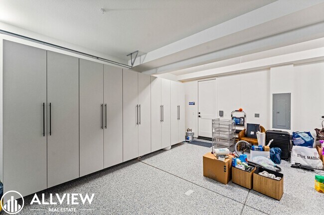 Building Photo - *Limited Move In Special! $1,000 Off First...