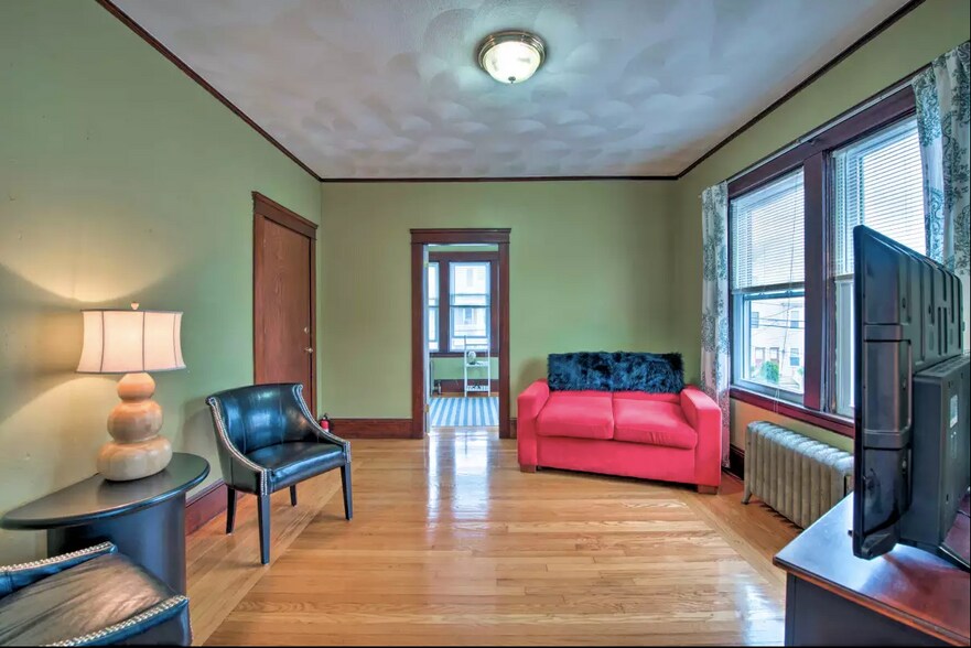 Building Photo - 36 Pembroke Ave