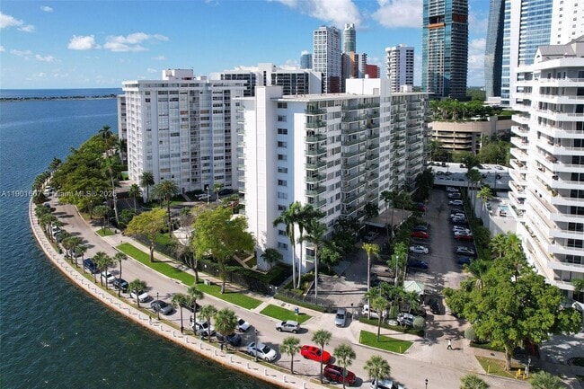 Building Photo - 1408 Brickell Bay Dr