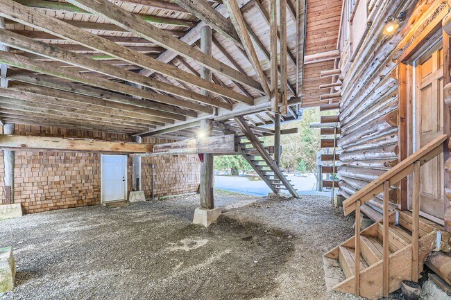Building Photo - Stunning 3-Bedroom Log Cabin Home in Carnation!!