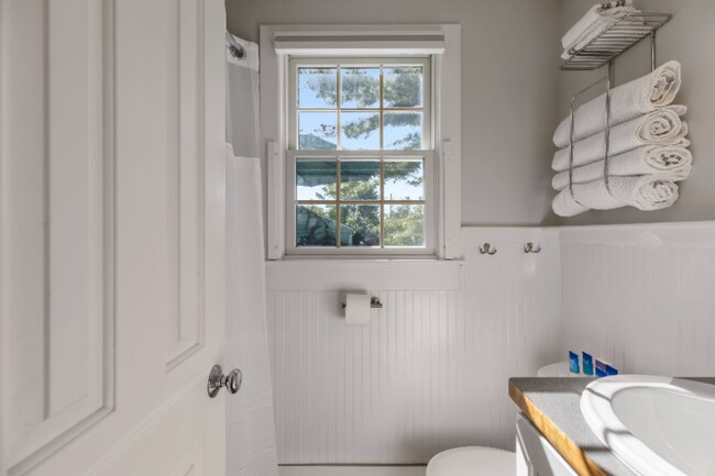 Building Photo - 11 Lower Beach Rd