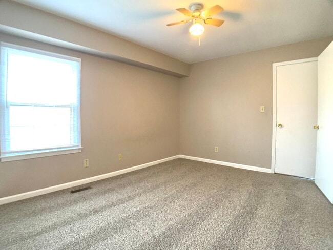 Building Photo - 3310 Mallard Dr