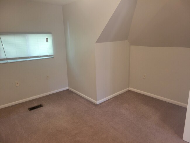 Bedroom 2 - 1043 S Trenton Ave