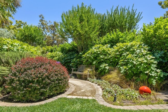 Building Photo - Mediterranean Beauty in Crescent Park – 5B...
