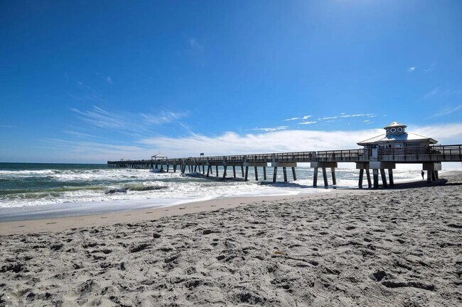 Building Photo - 941 Ocean Dr