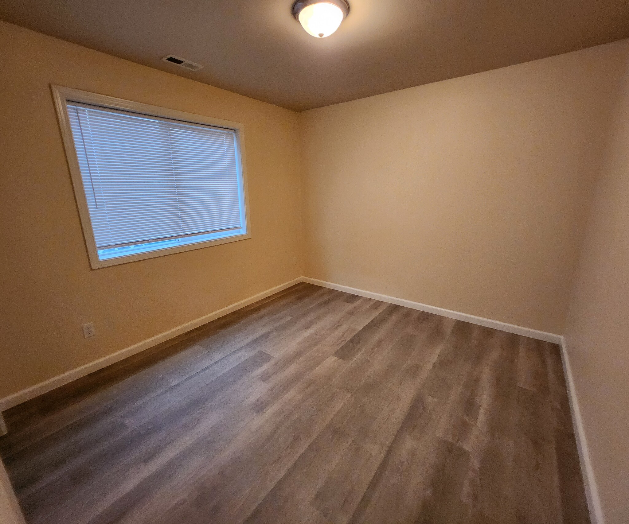 Building Photo - 9270 SE Caruthers St