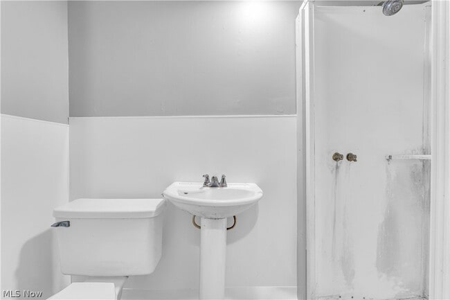 Building Photo - 516 Whitney Ave