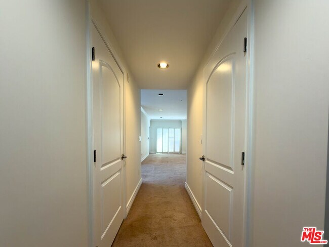 Building Photo - 11692 Darlington Ave