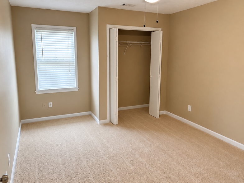 Building Photo - 1710 Underwood Dr SE