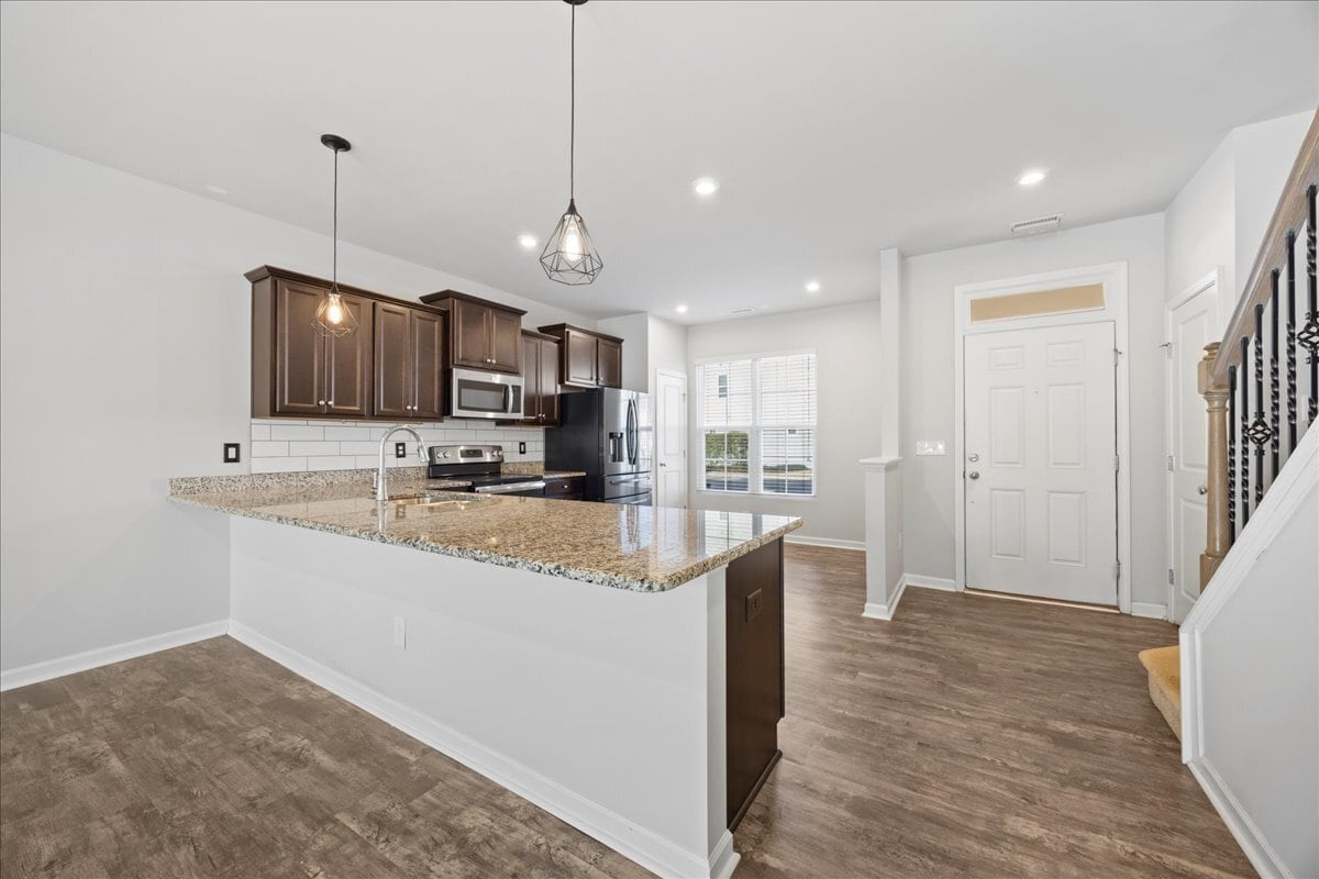 Building Photo - 8860 Commons Townes Dr