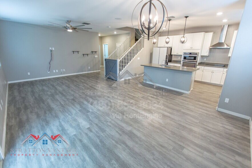 Building Photo - 11689 N 166th Dr